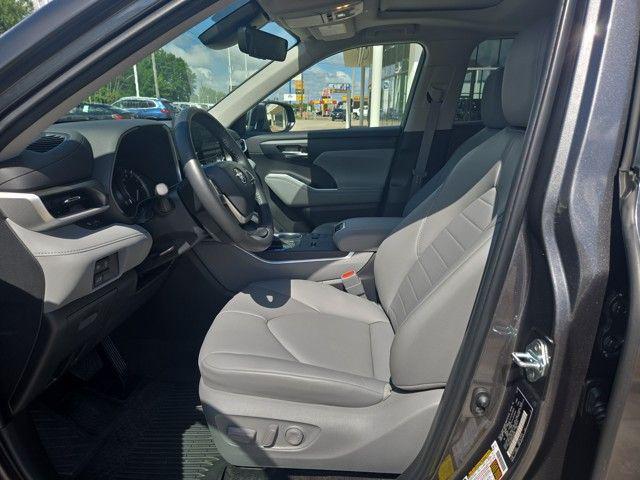 used 2023 Toyota Highlander car, priced at $38,895