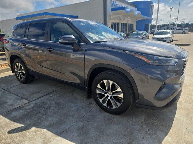 used 2023 Toyota Highlander car, priced at $38,895
