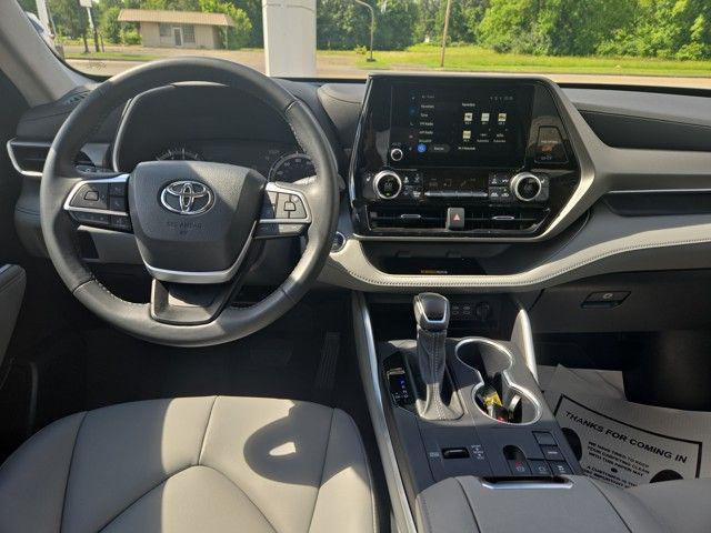 used 2023 Toyota Highlander car, priced at $38,895