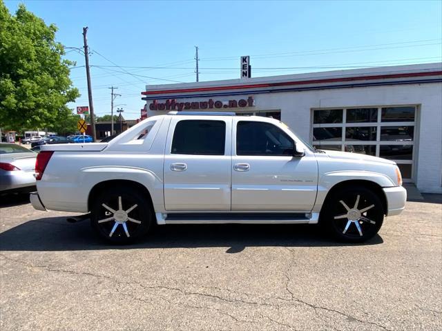used 2004 Cadillac Escalade EXT car, priced at $15,995
