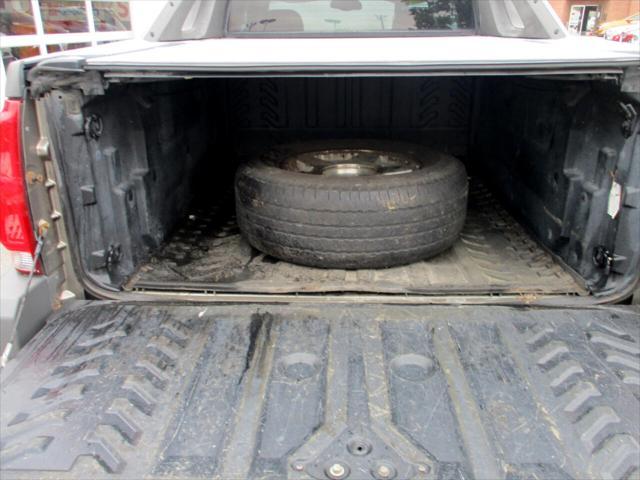 used 2002 Chevrolet Avalanche car, priced at $3,995