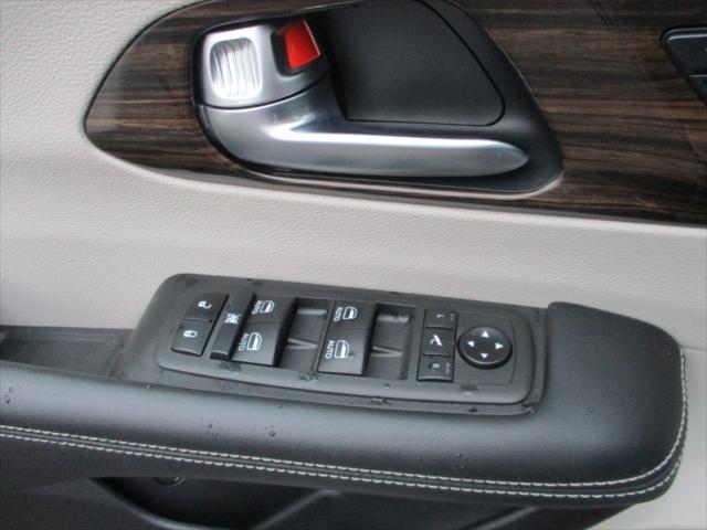 used 2021 Chrysler Pacifica Hybrid car, priced at $32,995