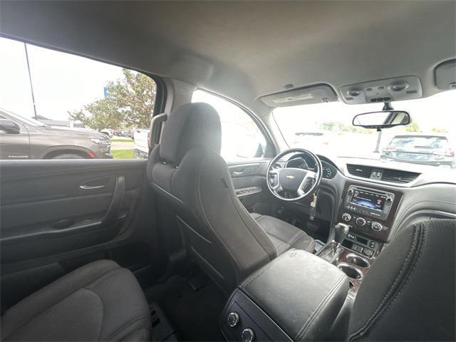 used 2015 Chevrolet Traverse car, priced at $6,000