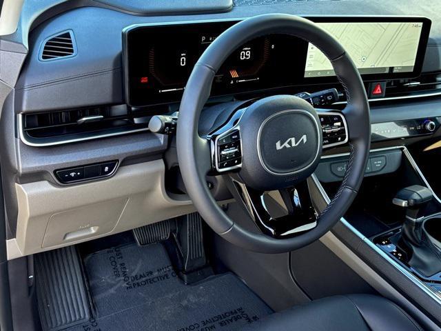 used 2025 Kia Carnival car, priced at $41,902