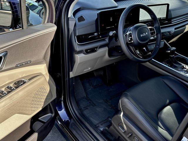used 2025 Kia Carnival car, priced at $41,902