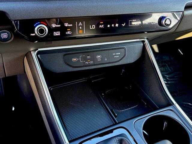 used 2025 Kia Carnival car, priced at $41,902