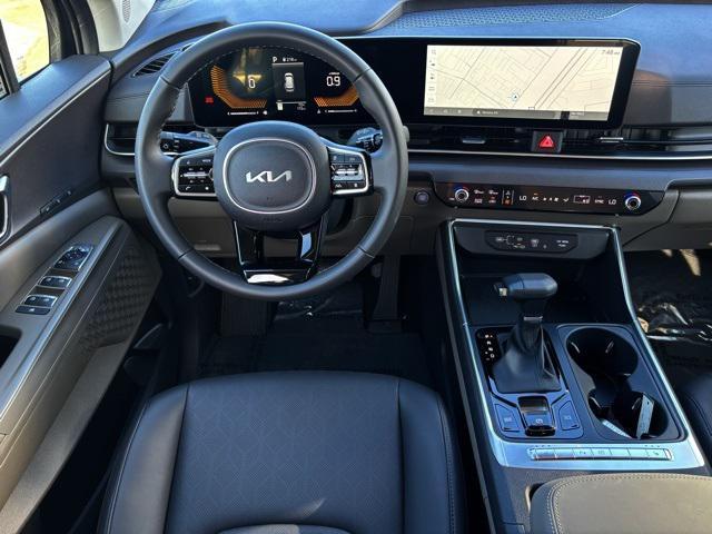 used 2025 Kia Carnival car, priced at $41,902