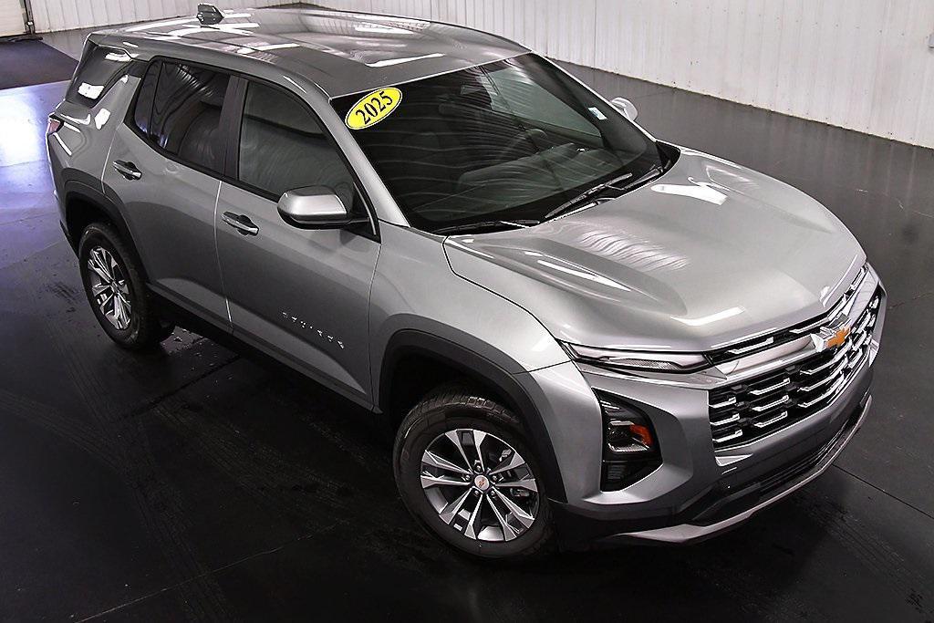 new 2025 Chevrolet Equinox car, priced at $31,995