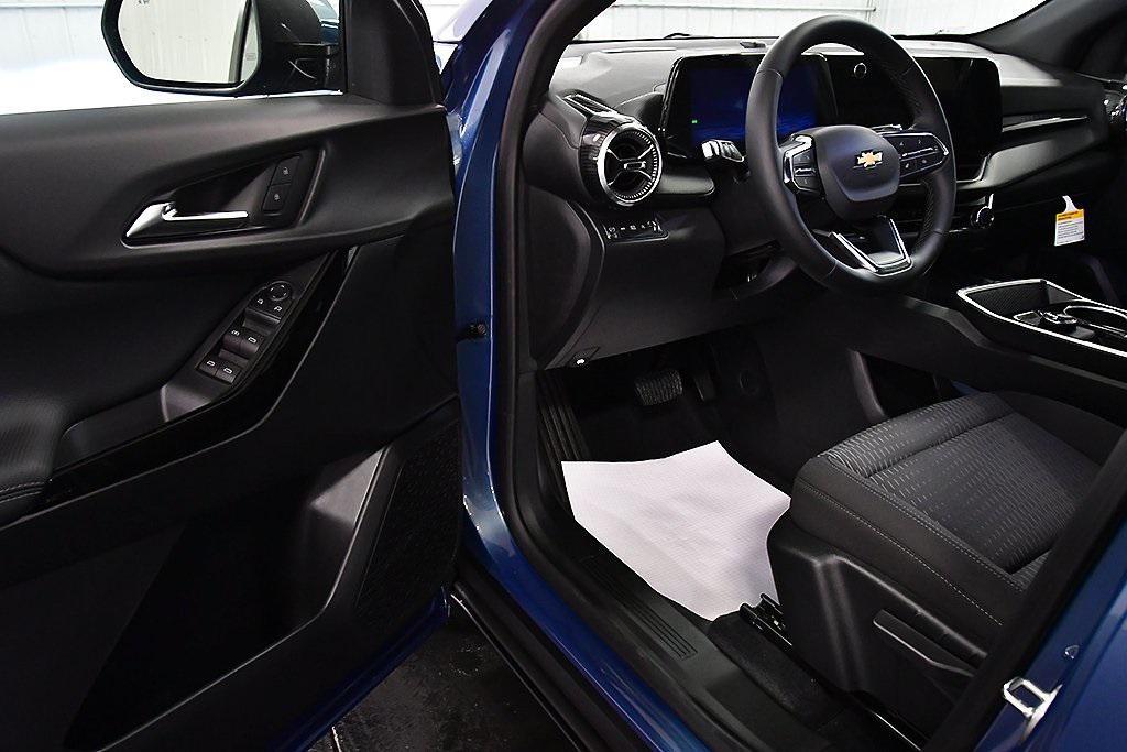 new 2026 Chevrolet Equinox car, priced at $33,685