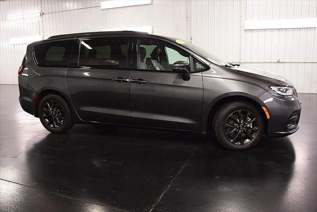 used 2021 Chrysler Pacifica car, priced at $32,999