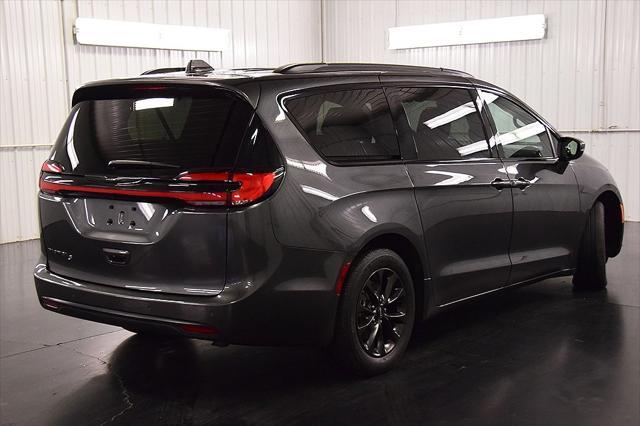 used 2021 Chrysler Pacifica car, priced at $32,999