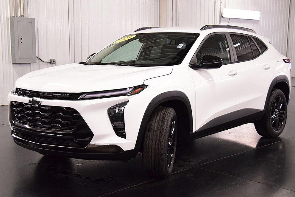 new 2025 Chevrolet Trax car, priced at $26,160