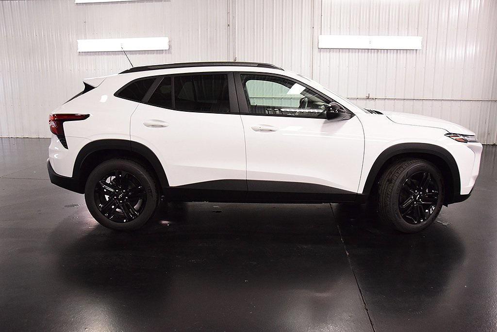 new 2025 Chevrolet Trax car, priced at $26,160