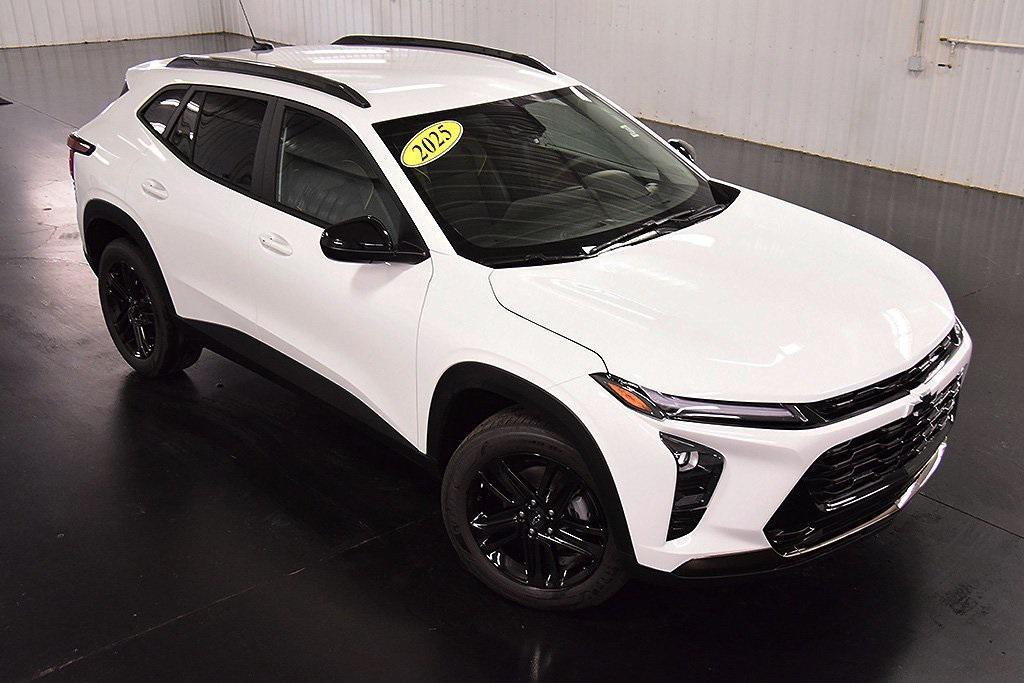 new 2025 Chevrolet Trax car, priced at $26,160