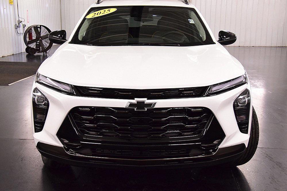 new 2025 Chevrolet Trax car, priced at $26,160