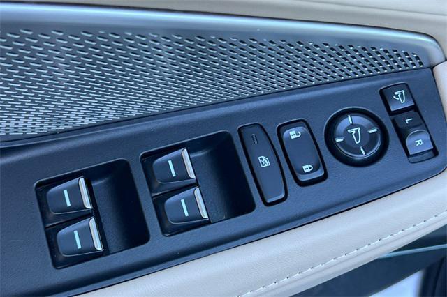 used 2023 Acura MDX car, priced at $43,495