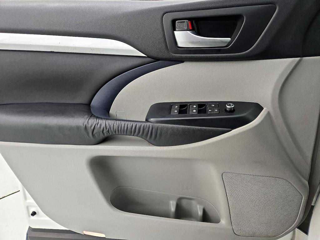 used 2016 Toyota Highlander car, priced at $21,998