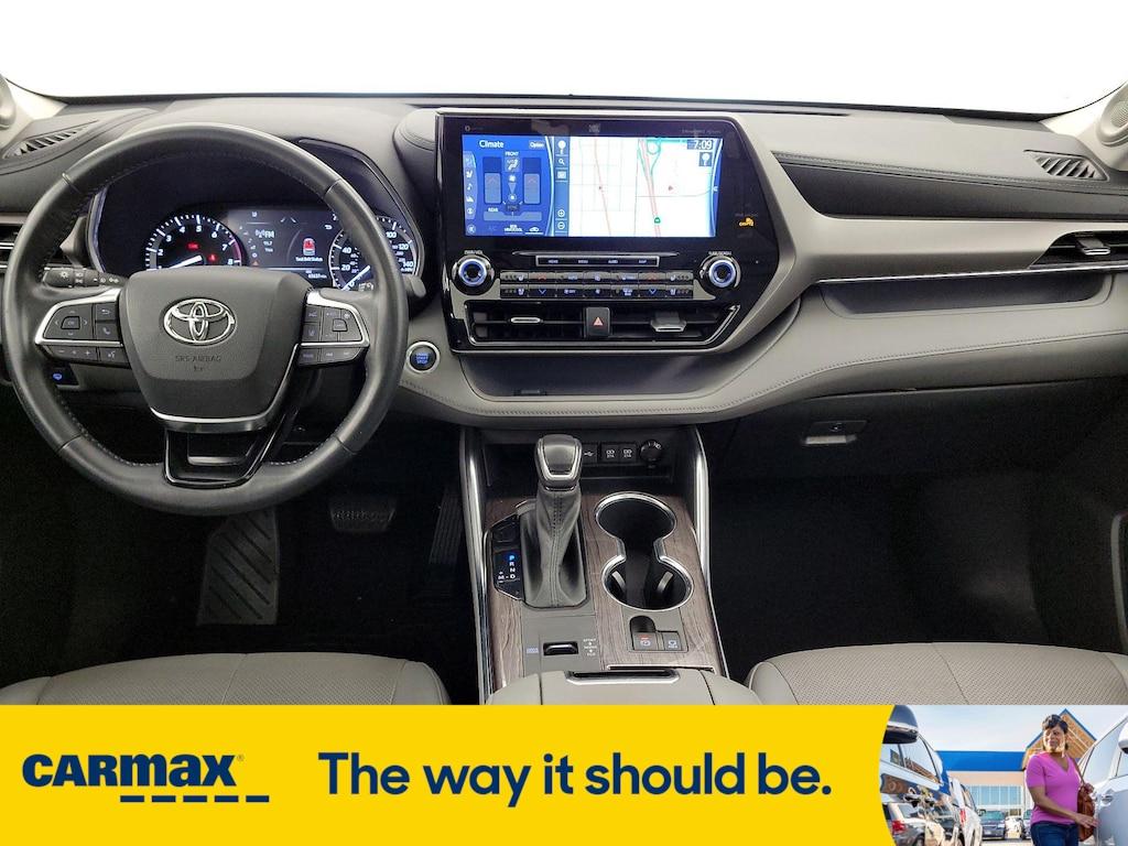 used 2021 Toyota Highlander car, priced at $33,998
