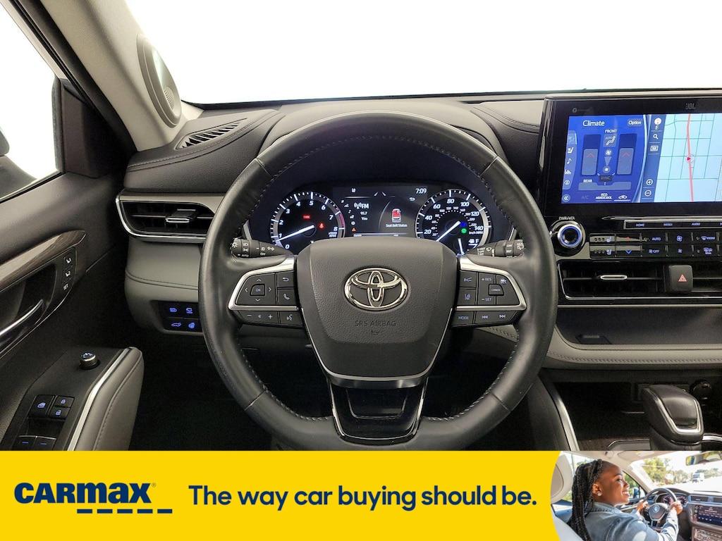 used 2021 Toyota Highlander car, priced at $33,998