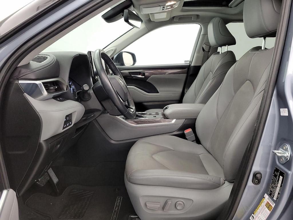 used 2021 Toyota Highlander car, priced at $33,998