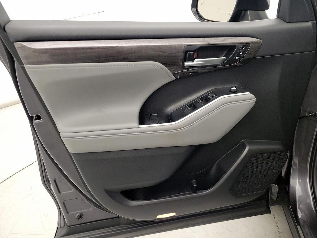 used 2021 Toyota Highlander car, priced at $44,998