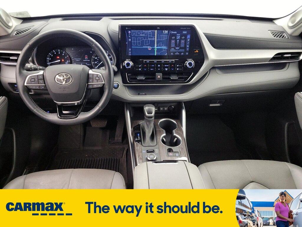 used 2021 Toyota Highlander car, priced at $44,998