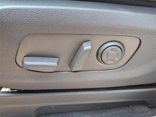 new 2025 Kia Carnival car, priced at $47,570