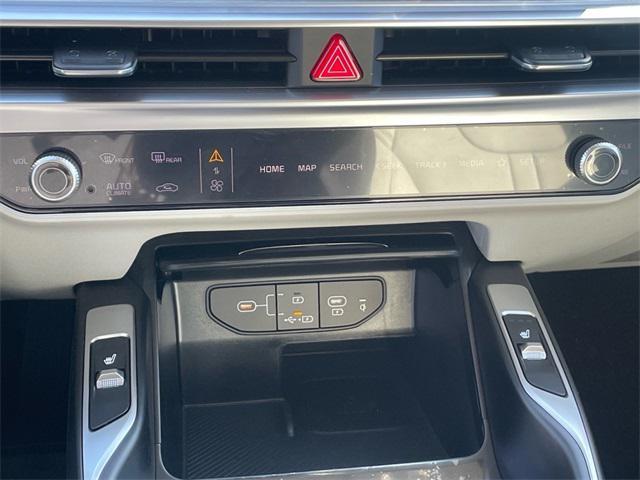 new 2025 Kia Sorento Hybrid car, priced at $38,890
