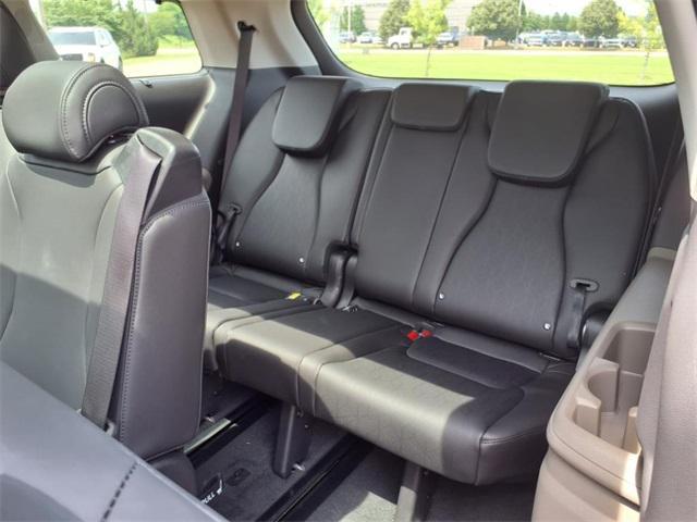new 2025 Kia Carnival car, priced at $46,695