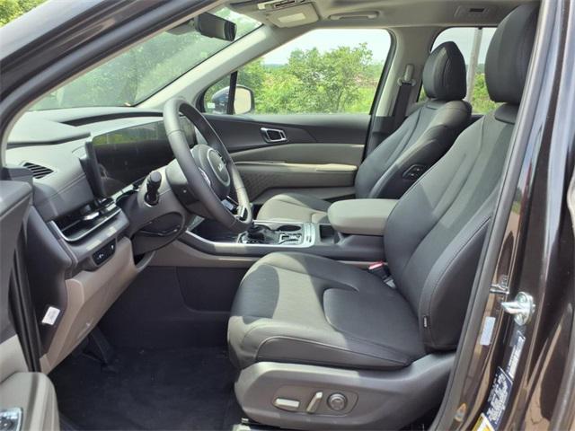 new 2025 Kia Carnival car, priced at $46,695