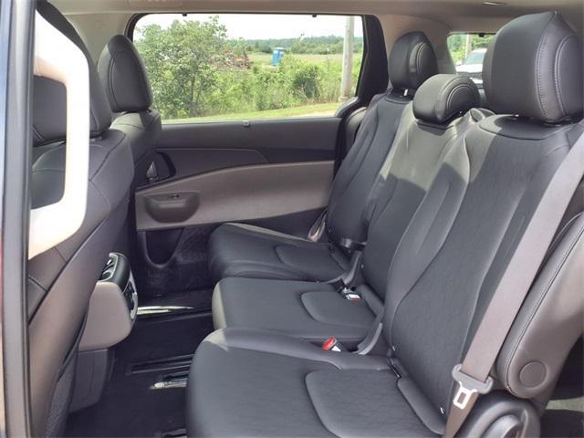 new 2025 Kia Carnival car, priced at $46,695