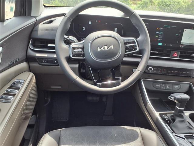 new 2025 Kia Carnival car, priced at $46,695