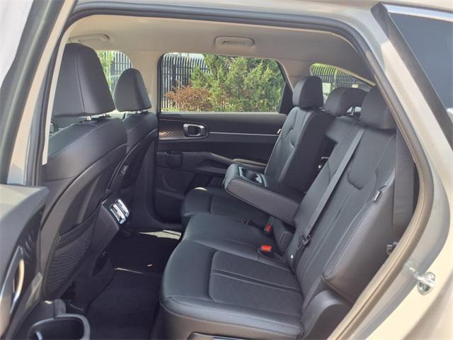 new 2025 Kia Sorento car, priced at $37,505