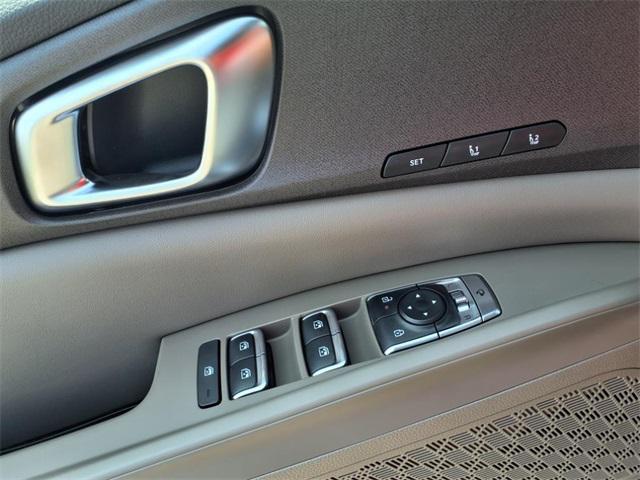 new 2025 Kia Carnival car, priced at $47,065