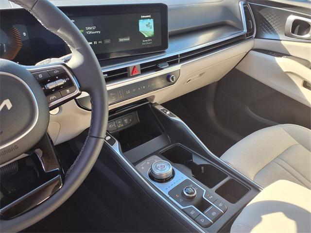 new 2025 Kia Sorento Hybrid car, priced at $42,030