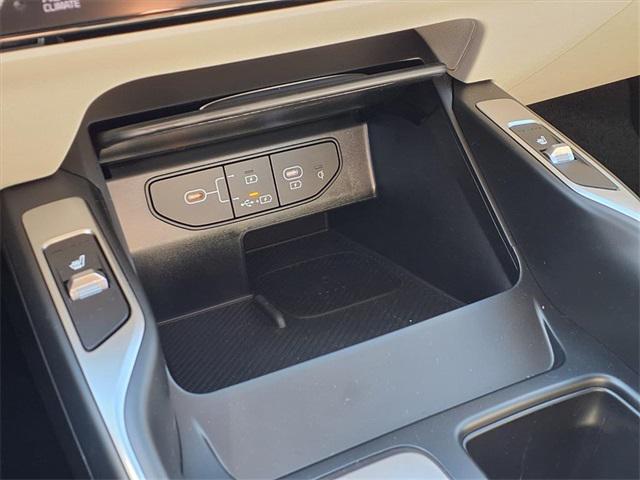 new 2025 Kia Sorento Hybrid car, priced at $42,030