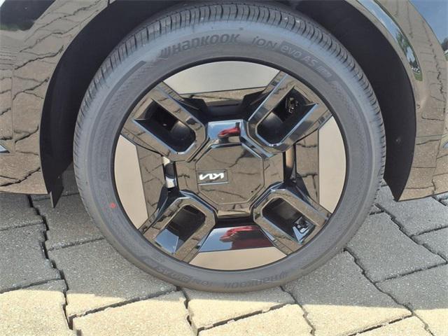 new 2026 Kia EV9 car, priced at $77,125
