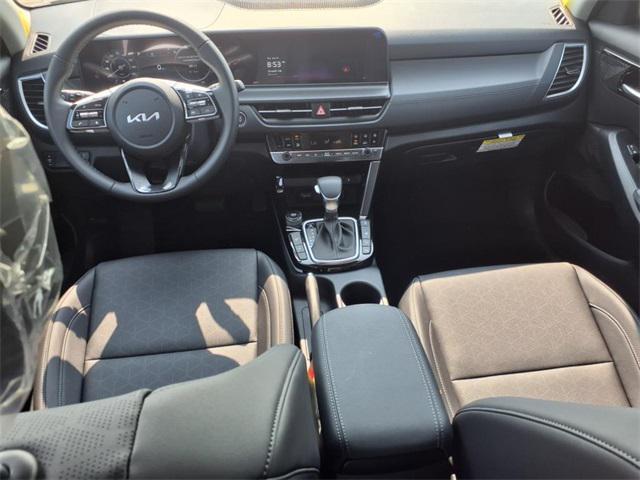 new 2025 Kia Seltos car, priced at $30,185