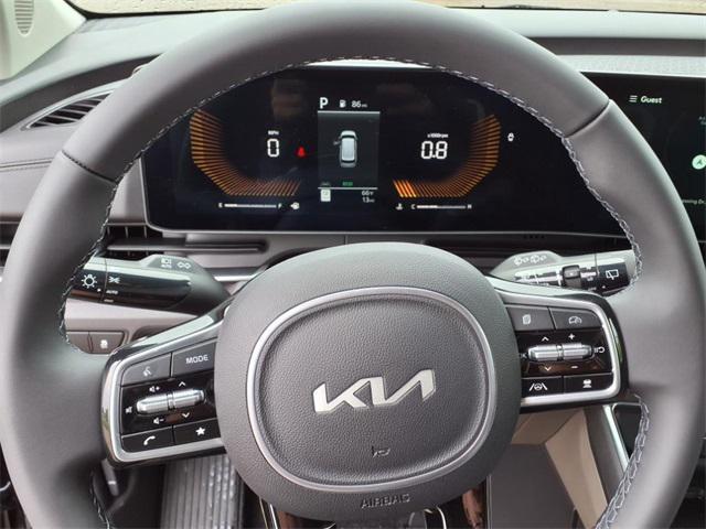 new 2025 Kia Carnival car, priced at $41,670
