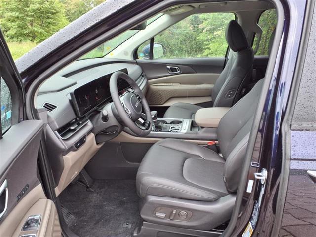 new 2025 Kia Carnival car, priced at $41,670