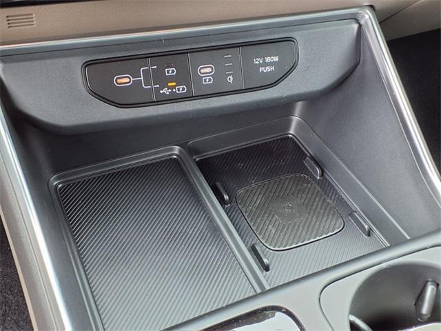 new 2025 Kia Carnival car, priced at $41,670