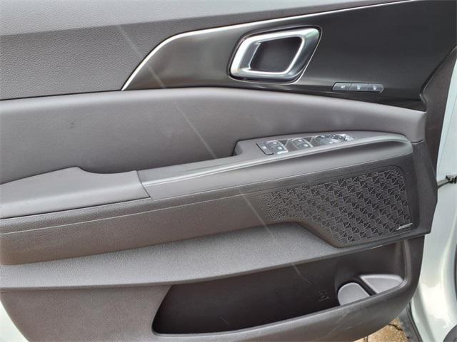 new 2025 Kia Carnival Hybrid car, priced at $53,735