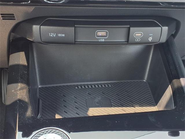 new 2025 Kia Niro car, priced at $30,565