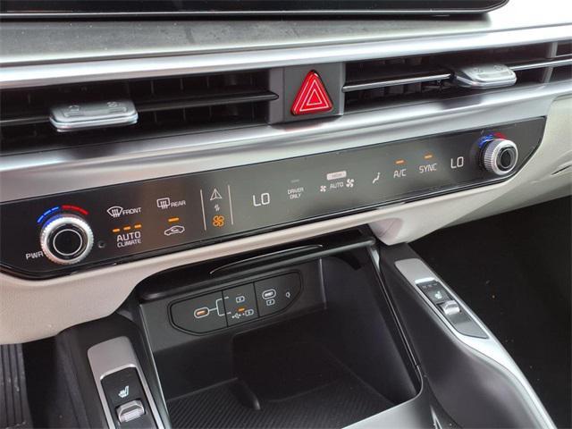 new 2025 Kia Sorento Hybrid car, priced at $40,690