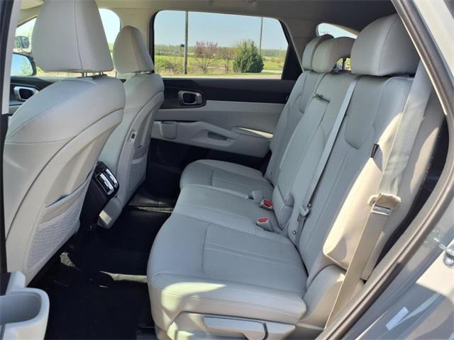 new 2025 Kia Sorento car, priced at $35,515