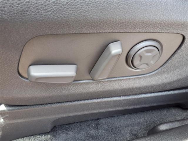 new 2025 Kia Carnival Hybrid car, priced at $50,190
