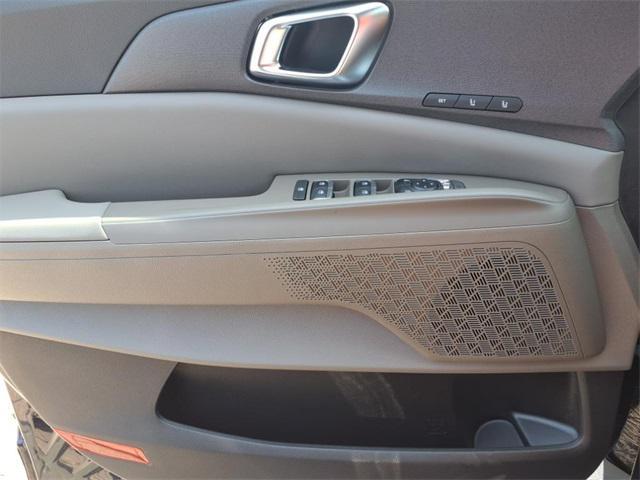 new 2025 Kia Carnival Hybrid car, priced at $43,670