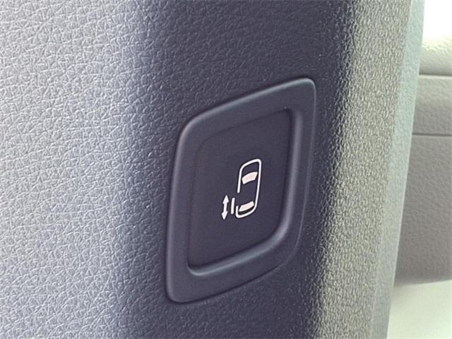 new 2025 Kia Carnival car, priced at $48,065