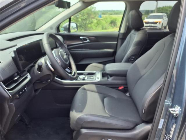 new 2025 Kia Carnival Hybrid car, priced at $54,540