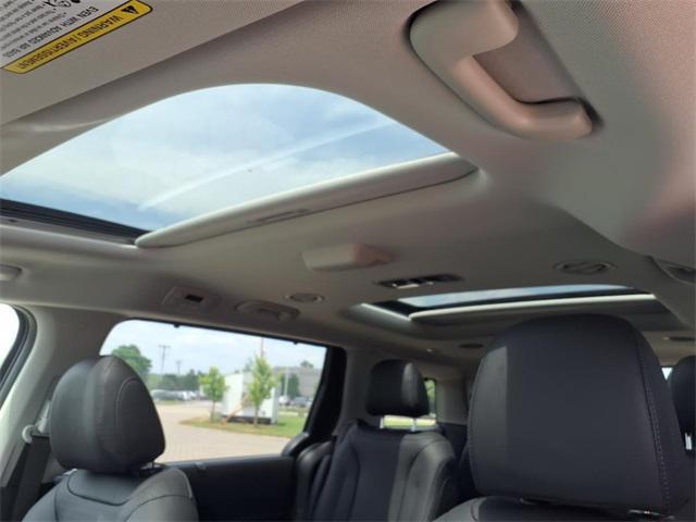 new 2025 Kia Carnival Hybrid car, priced at $54,540